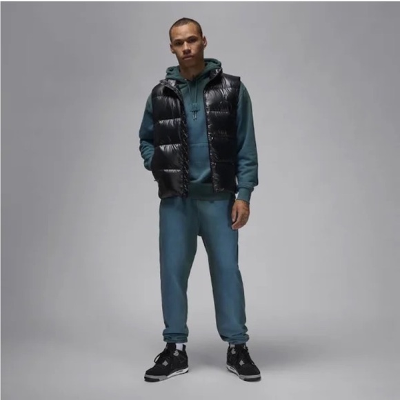 NWOT Nike Therma Fit Air Jordan Flight Down Puffer Vest Black MensFV7274-010